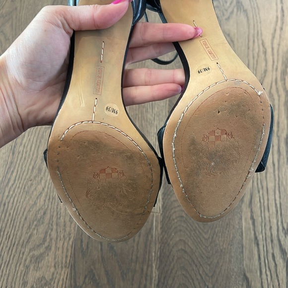 VINCE CAMUTO - Court Ankle Strap Heel Sandal - Black - Size 9 - Picture 5 of 6